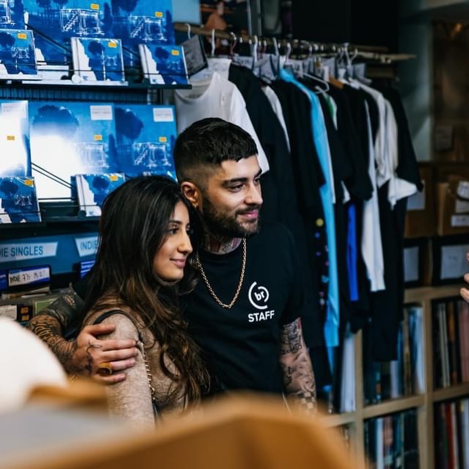 Zayn Malik at the signing in Banquet Records in London! via inzayn