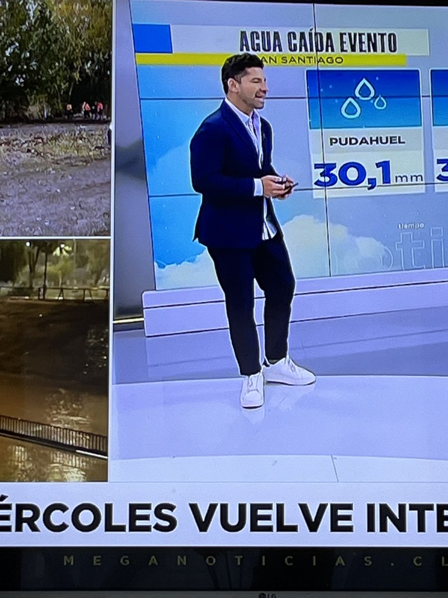 wlira_g's tweet photo. @meganoticiascl cuando es feriado, da lo mismo como salgas en tv https://t.co/x78kJtols2