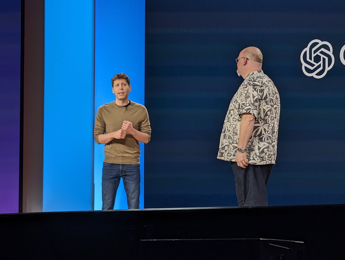 gizmodojapan's tweet image. 「次のAIモデルはもっと賢い」

GPT-5と思われるモデルは現在どデカいスパコンで学習中だそう

#MicrosoftBuild #OpenAI