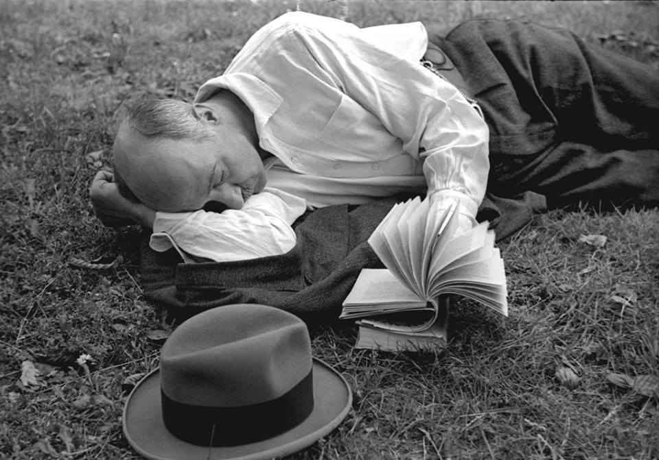 'Cada 10 años eres una persona diferente, y los libros realmente grandes evolucionan con usted a medida que envejece. Están llenos de nuevas recompensas'. Martin Amis 📷Fred Stein