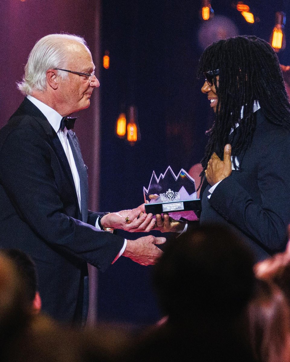 Nile Rodgers receiving the prestigious Polar Music Prize from the king of Sweden Carl XVI Gustaf today in Stockholm. #NileRodgers #PolarMusicPrize #CHIC