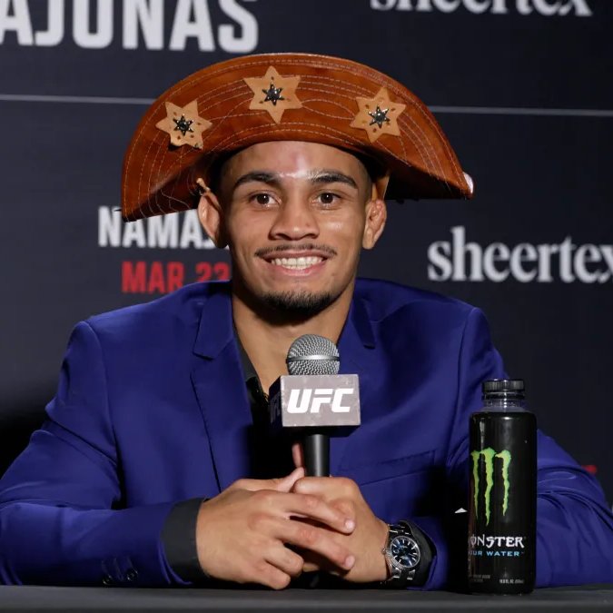 mma_kings's tweet image. CES and Cage Titans champion Mitch Raposo has signed with the UFC.

He will fight Andre Lima at #UFC302 (replacing Nyamjargal Tumendemberel), multiple sources say.

Story headed to @MMAjunkie.