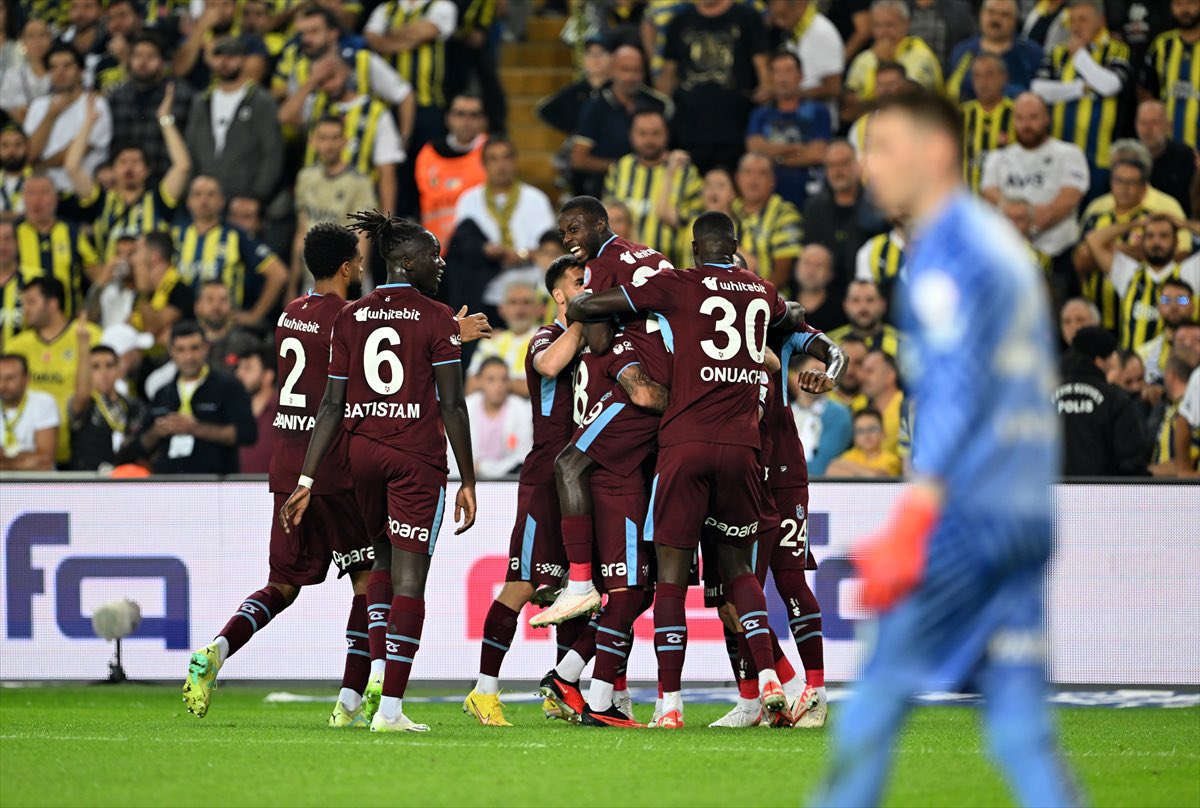 Bu sezon Süper Lig’de Fenerbahçe’yi mağlup eden tek takım Trabzonspor.