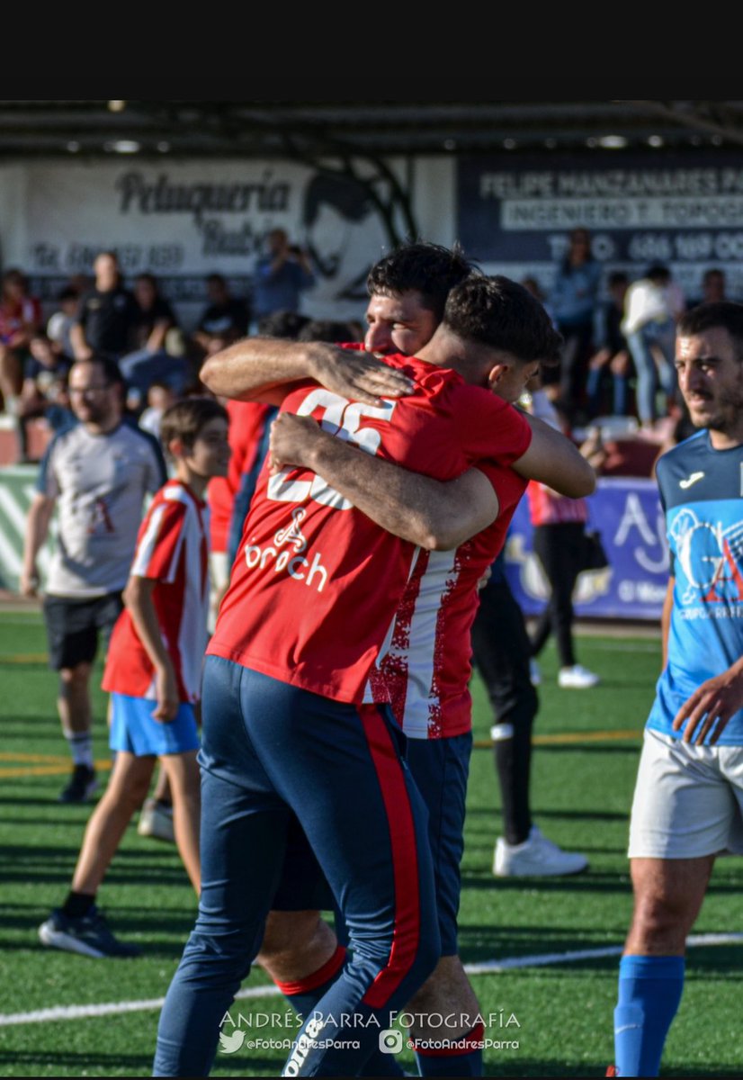 victor_araqueee's tweet photo. Te quiero mucho amigo @Alcaniz4, contigo siempre he estado en las buenas manos, eres una persona humilde y trabajadora, tus consejos y broncas los llevaré siempre conmigo, te deseo lo mejor, muchas gracias MAESTRO🙌🏼@CDPedroneras⚽️❤️@FotoAndresParra 📸 (fotón amigo) https://t.co/Jgl4l5Hets