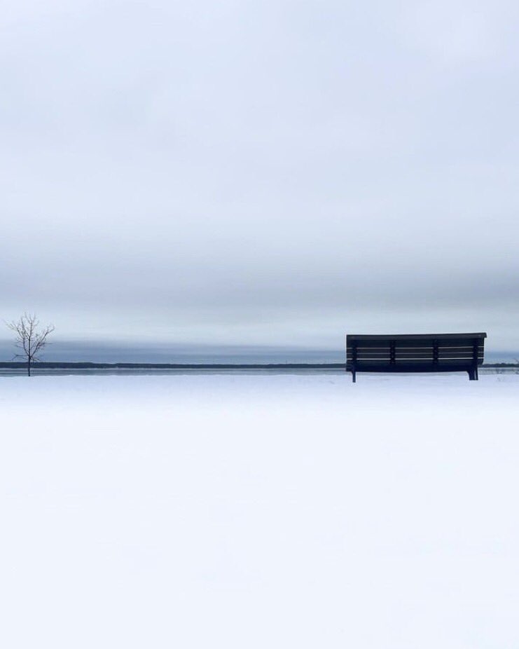 La vecchiaia arriva improvvisamente, come la neve. Un mattino, al risveglio, ci si accorge che è tutto bianco. -Jules Renard Vivi e #alloStessoTempo invecchi Ph: Olivier Caune