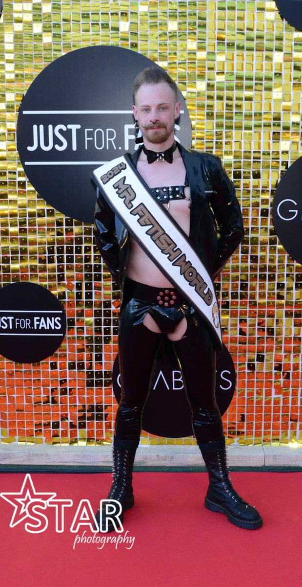 A nice guy at @GrabbysEurope red carpet @alastairnoirxxx