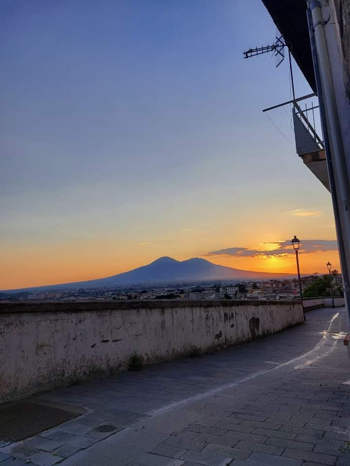 NRicominciare's tweet photo. Semplicemente sera 🌃 
 Non è una città, è un mondo 
#naples  #partenopeo #napolinonmollare https://t.co/PVypYlzWR8