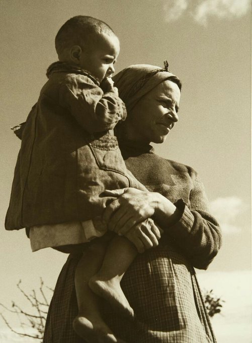 'La gente era más pobre entonces y carecía de las comodidades, las diversiones y los conocimientos que tenemos hoy día; y a pesar de todo, eran más felices'. 'Trilogía de Candleford', Flora Thompson. 📷Artur Pastor