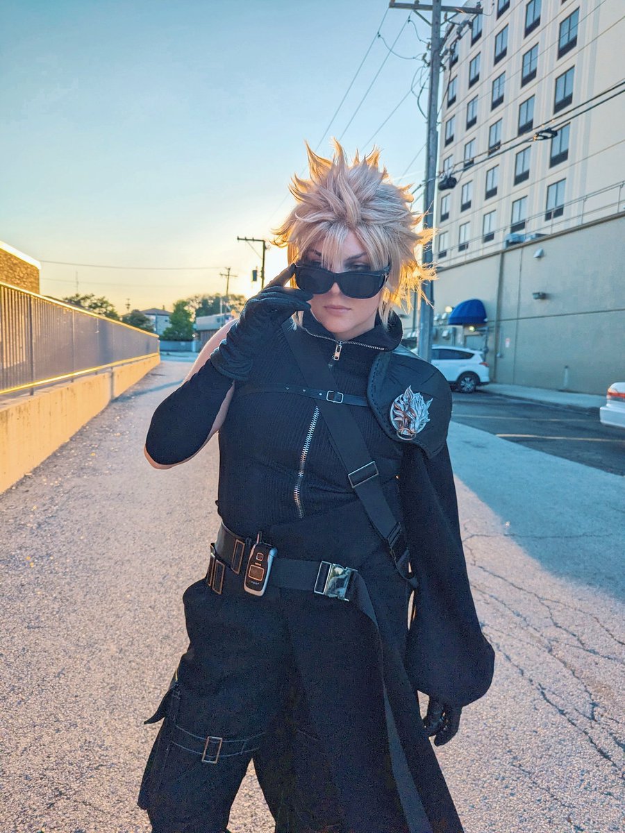 Cloud mother fuckin Strife. 
Finished my Advent Children Cosplay and wore it to ACEN hehe!!