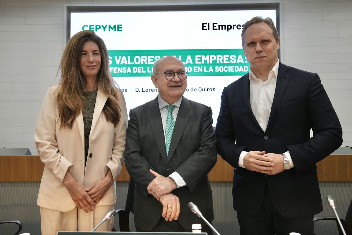 📰Lanzamiento de la revista #ELEMPRESARIO📰 Comienza la mesa 'Los valores de la empresa: La defensa del liberalismo en la sociedad': 🟢Con la presencia del economista Daniel Lacalle @dlacalle y la CEO de @Theobjective_es @PaulaQuinteros