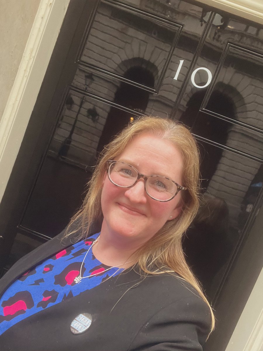 Rehabilitation matters and I absolutely believe in everyone’s #RightToRehab to get them back to the people and things they love. 

Great to meet Laura Trott + colleagues and talk about #HealthEconomics #NIHR #ClinicalResearch &amp; how amazing #TeamNHS are. 

#Rehablegend  <a href="/UHP_NHS/">University Hospitals Plymouth NHS Trust</a>