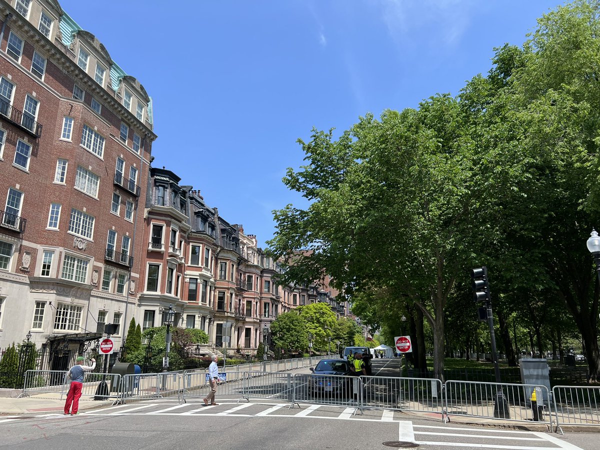 aBostonLawyer's tweet photo. Streets closed in Boston in Back Bay in preparation for visit of President Biden today.  All of Commonwealth Avenue from Arlington St. to Clarendon St. is closed to vehicles and pedestrians. https://t.co/SjFbkH5eWW