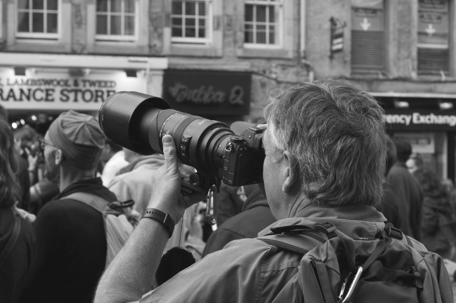 EDINBURGH. Catching the Royal Mile action. #Edinburgh #streetphotography #blackandwhitephotography #RoyalMile #edfringe