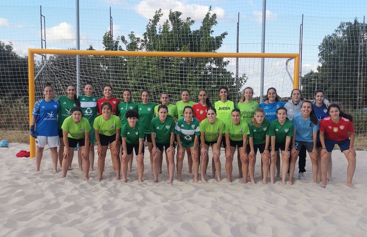 🏝 | #FútbolPlaya |

📸Imagen de la 🔓CONVOCATORIA ABIERTA Sub-17 y Sub-20 Femenina celebrada hoy en  Cáceres | 🤙🏼¡Talento y ganas para volver a dar guerra sobre la arena!

📢¡RECUERDA! 📝Hasta el 10 de junio puedes inscribirte en los 🥇𝐂𝐀𝐌𝐏𝐄𝐎𝐍𝐀𝐓𝐎𝐒 𝐃𝐄
