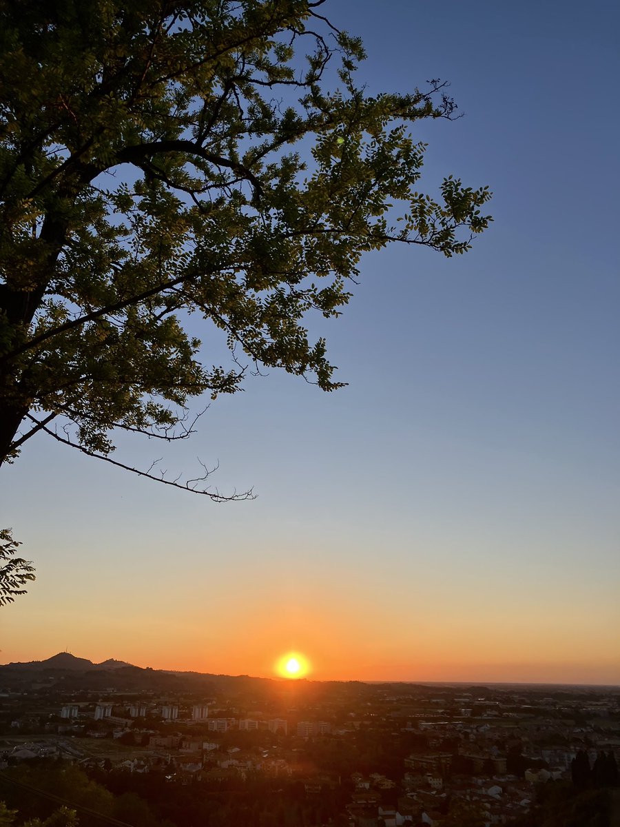 Con la complicità del vento , il tramonto ritrovato ….