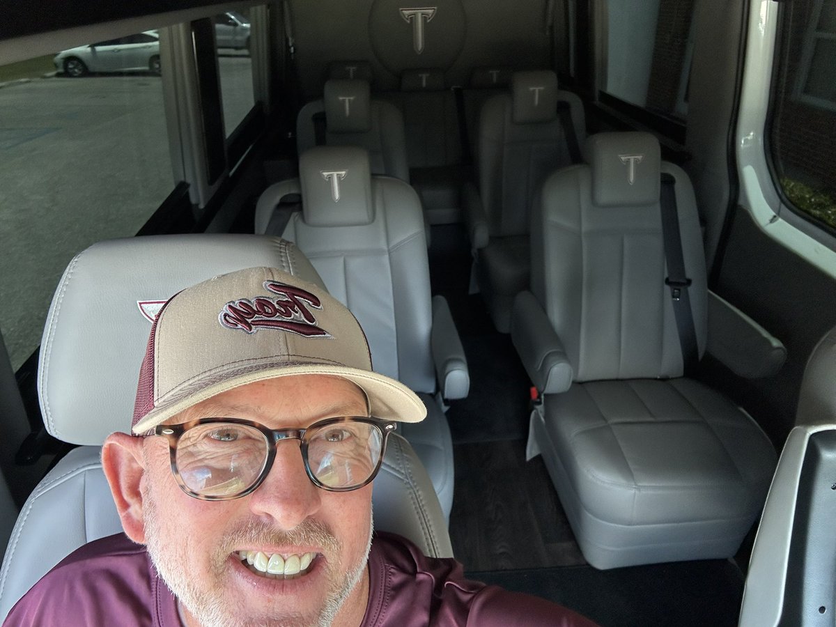 CoachKeck's tweet photo. I am heading down to NJCAA national championship to recruit. It hurts my heart to look in the rearview mirror and see all of the seats empty. Our team has only been gone from school about a week or so and I am already wishing we were headed to a tournament. I can't wait for fall! https://t.co/H6czTpHXSr