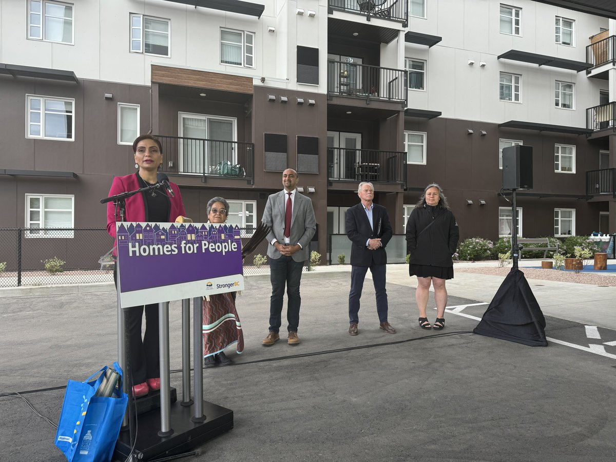 Happy to be back in @CityofVernon this morning with @MLA_Sandhu for the opening of Thunderbird Manor Phase 2! 🙌🏾 35 Indigenous families, Elders, and individuals will now have new affordable housing in their community, near their families and culture. 👉🏾 news.gov.bc.ca/30924