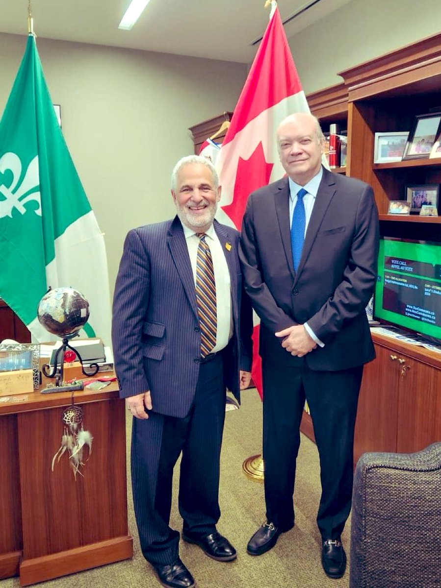 In a meeting with the Honorable @MarcSerreMP, Parliamentary Secretary to the Minister of Energy and Natural Resources and Chair of Canadian Section of ParlAmericas, we explored possibilities to strengthen bilateral relations and the Parliamentary Friendship Groups. 🇨🇺🇨🇦