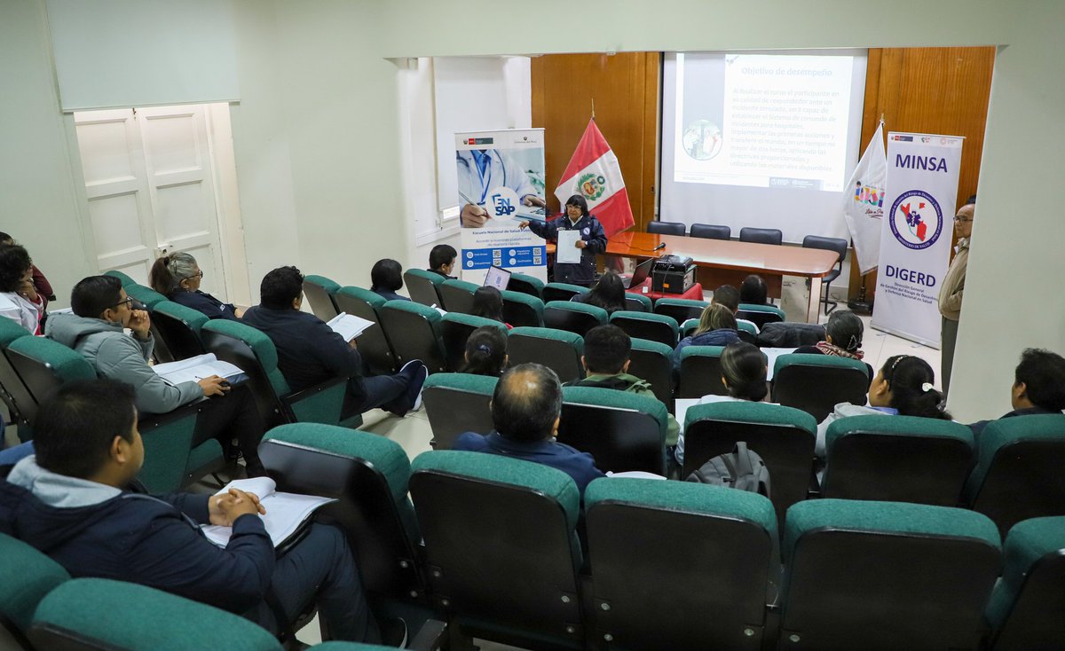 ensap_peru's tweet photo. 📍Desde el Instituto Nacional de Salud del Niño (INSN) en Breña, la directora académica de la ENSAP, Dra. Eliana Incio Incio, inauguró la segunda edición del curso 📚Sistema de Comando de Incidentes para Hospitales.
#MINSA #ENSAP #DIGERD https://t.co/ZaPcZ6g8xF