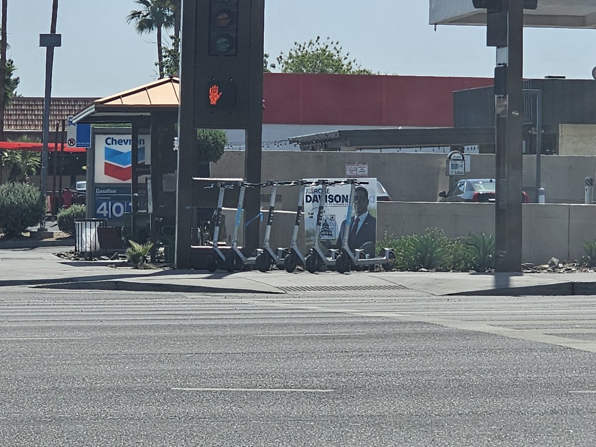 Hundreds of Jerone Davison for Congress street signs are being installed throughout #Azcd4 Tempe, Mesa, Ahwatukee, and Chandler. #jeronedavisonforcongress