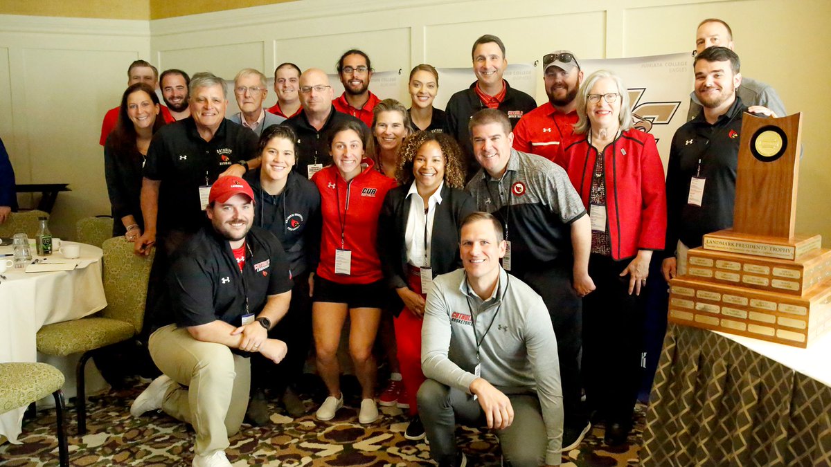 During the morning session of the #LandmarkSymposium, Commissioner Katie Boldvich presented the 2023-24 Landmark Presidents' Trophy to <a href="/CatholicU_Cards/">Catholic University Athletics</a> 

Members of the Cardinals athletic staff was on hand to accept the trophy

📰 tinyurl.com/nduh7uczwere

#MakeYourMark