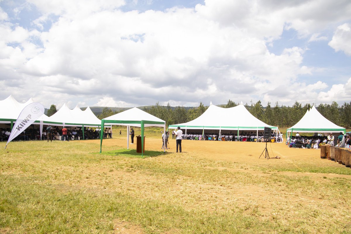 The Vice President of @IFAD, @g_mukeshimana appreciated the role of farmers in the implementation of the Kayonza Irrigation and Integrated Watershed Management Project. She encouraged them to keep up the good work in order to move out of poverty and be food secured.