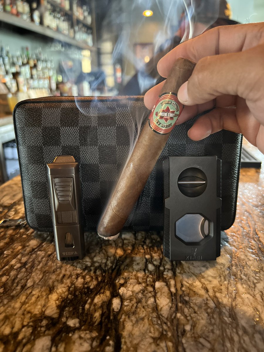 Up first today is a Limited Edition Greene Street out of Key West. @GreeneStCigarKW @xifeicigartools #GreeneStreetCigarCo #LimitedEditionGreeneStreet #KeyWest #XifeiCigarTools #CigarLifestyle #CigarCulture #CigarSociety #CigarOfTheDay #SmokeClassy #BOTL #SOTL #CigarEnvy #PSSITA