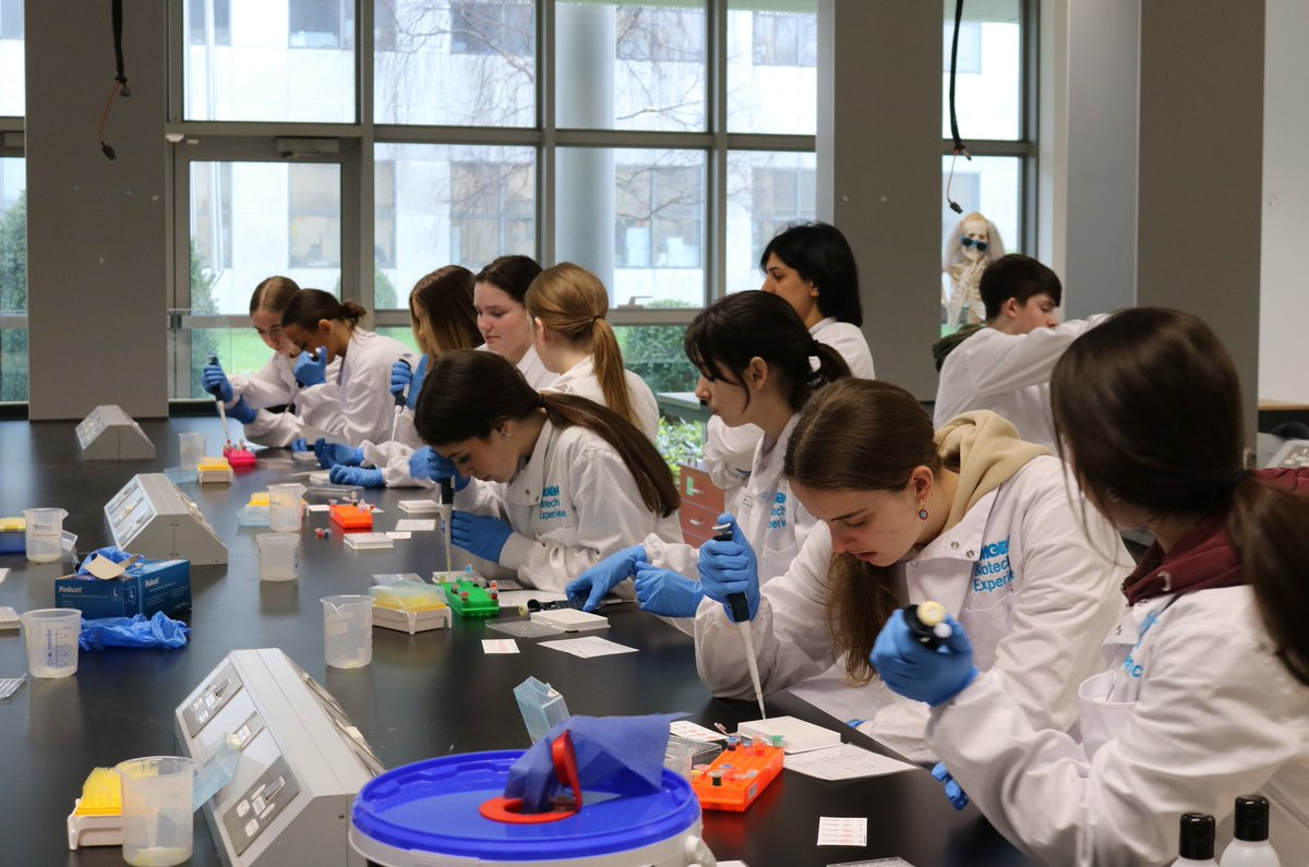 sysbioire's tweet image. New on the #SBIblog, 2 features from guest authors Sophie Kavanagh &amp;amp; Millie Mc Cartney! Find out how our public engagement programmes, #CuriosiTY &amp;amp; #LetsChatMedicine, are making an impact on teens &amp;amp; early career researchers. 👩‍🔬📷
@anbeirneach @InverCollege
ucd.ie/sbi/news/blog/