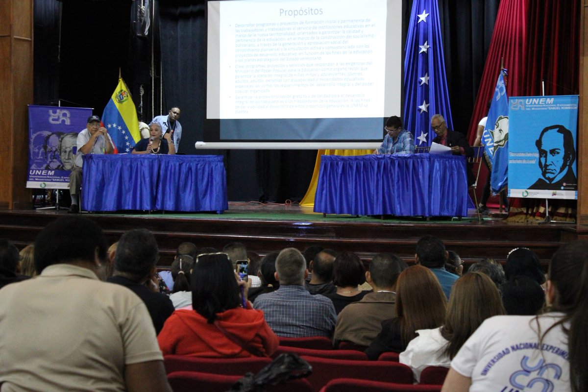 SomosUnem's tweet photo. #Ahora 🗣️|| Este #21May nuestra rectora la Dra. Belkis Bigott inicia la jornada de formación con su ponencia sobre los "Principios rectores de la UNEM: Enfoque, estructura y modelo de gestión", expresando con arraigo las líneas #Unemistas.
@NicolasMaduro 
@_LaAvanzadora https://t.co/d4WoAMLyHw
