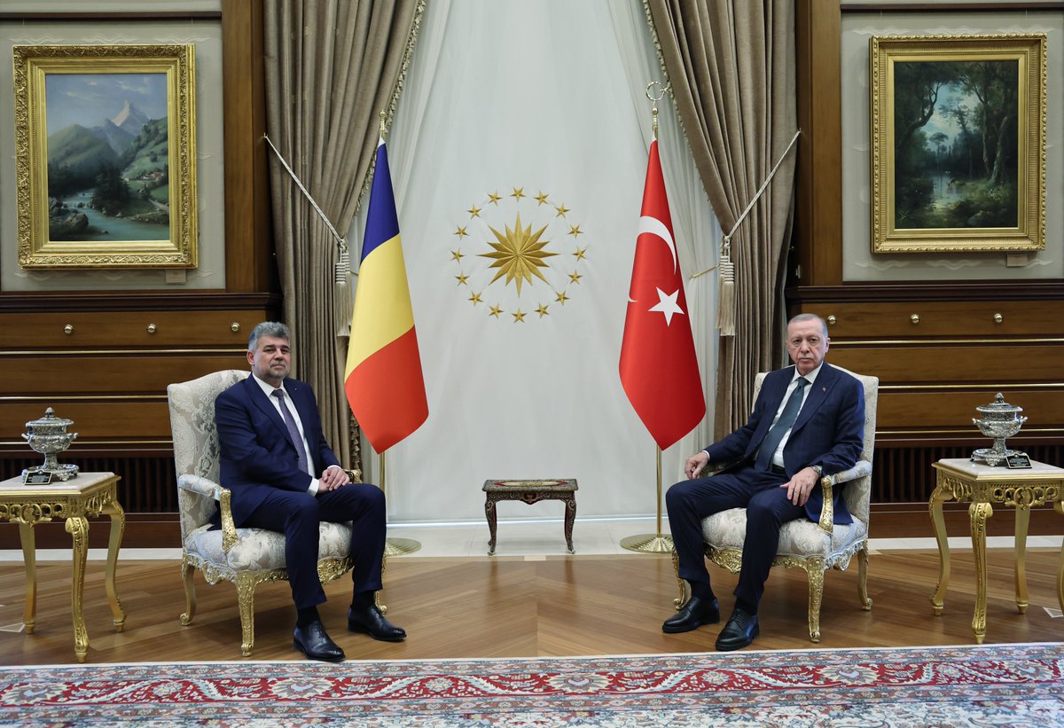 Cumhurbaşkanımız Recep Tayyip Erdoğan, Romanya Başbakanı Marcel Ciolacu ile Cumhurbaşkanlığı Külliyesi'nde bir araya geldi.