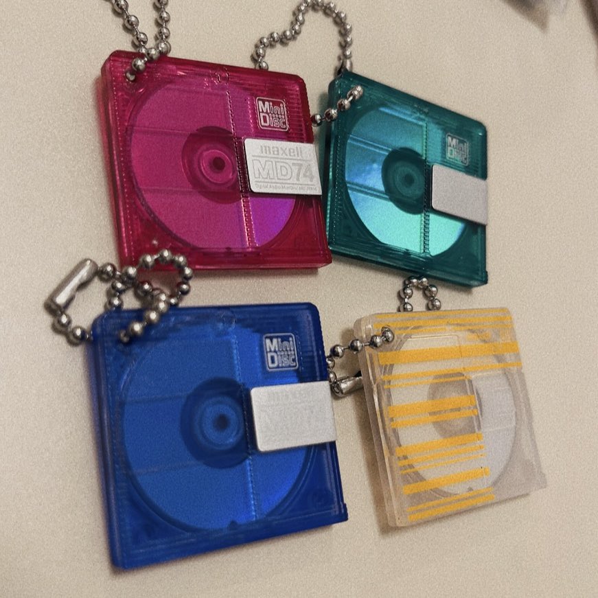 yuu_tomoha's tweet photo. 見て、懐かしのMD！💽

…のカプセルトイがあったので
回しちゃった。　

やけにリアルなのにめちゃかわいい。 https://t.co/NKcv9rIep4