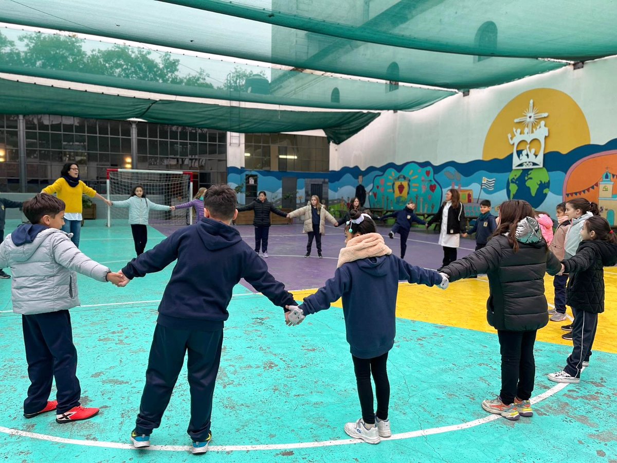 Sagracoruy's tweet photo. Cuarto A de Primaria trabajó desde el juego el autoconocimiento, pilar fundamental para poder gestionar nuestras emociones ❤️🧠 https://t.co/W7FalCk2vJ