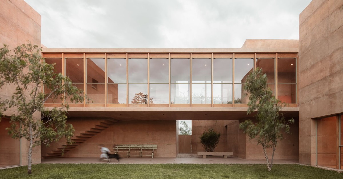 Casa Tejocote by GOMA uses our earth-colored pigmented concrete for the facade a key element of this stunning home outside Querétaro, Mexico. The central garden courtyard enhances the home's livability and community spirit. Explore our building solutions: cmx.to/3EtyvZf