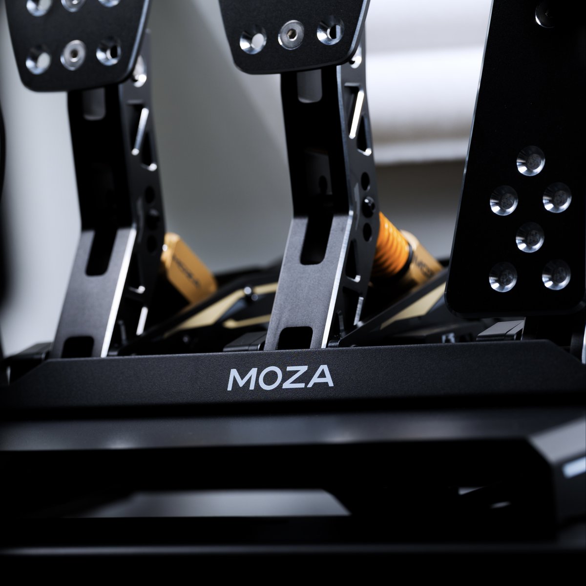 Porta la corsa al livello successivo con la pedaliera con cella di carico aggiornata MOZA CRP.

Super precisa e realizzata interamente in lega di alluminio!

#moza #mozaracing #simracing #racingpedal #mozacrp #pedals #loadcell