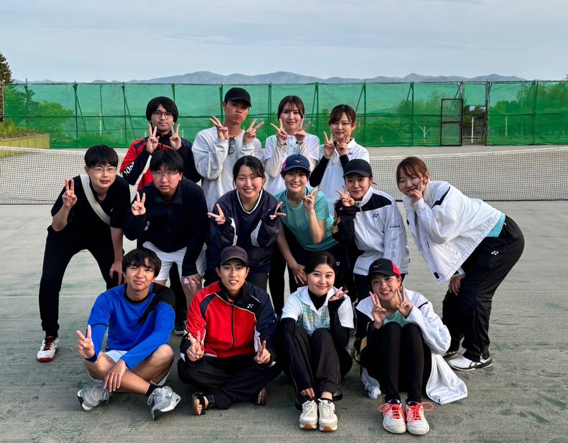 AkitaMedST's tweet photo. 春季北医体   結果報告

男子団体   準々決勝敗退
女子団体           〃

男子個人
ベスト8   沼田･桑原
ベスト16   鈴木･椎名
ベスト32   森津･一倉
                   福井･大西

女子個人
ベスト4   横井･安部
ベスト16   池田･平塚
ベスト32   船木･松橋
                   田口･若井 https://t.co/Li3YKKd4OZ