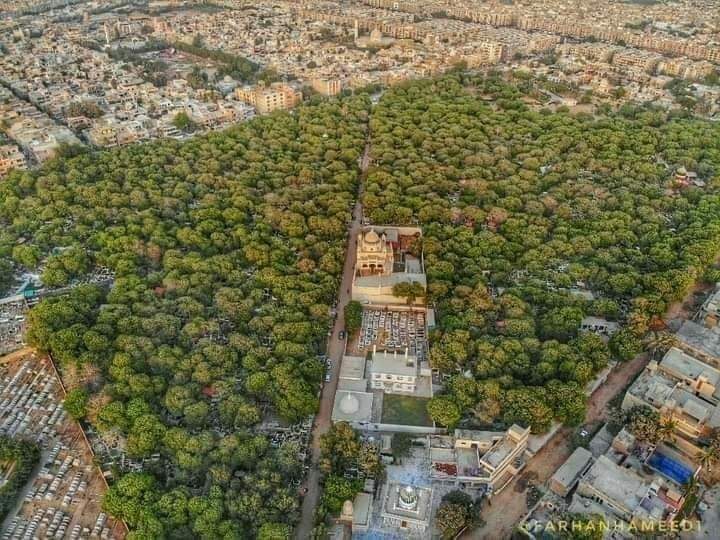 Drone View Of Sakhi Hasan Graveyard,Probably One Of The Most Greenest Area In Central Part OF Karachi🌳🌴 📷 By #Farhan_Hameed #GreenPakistan #PlantTree #Nature #Amazing