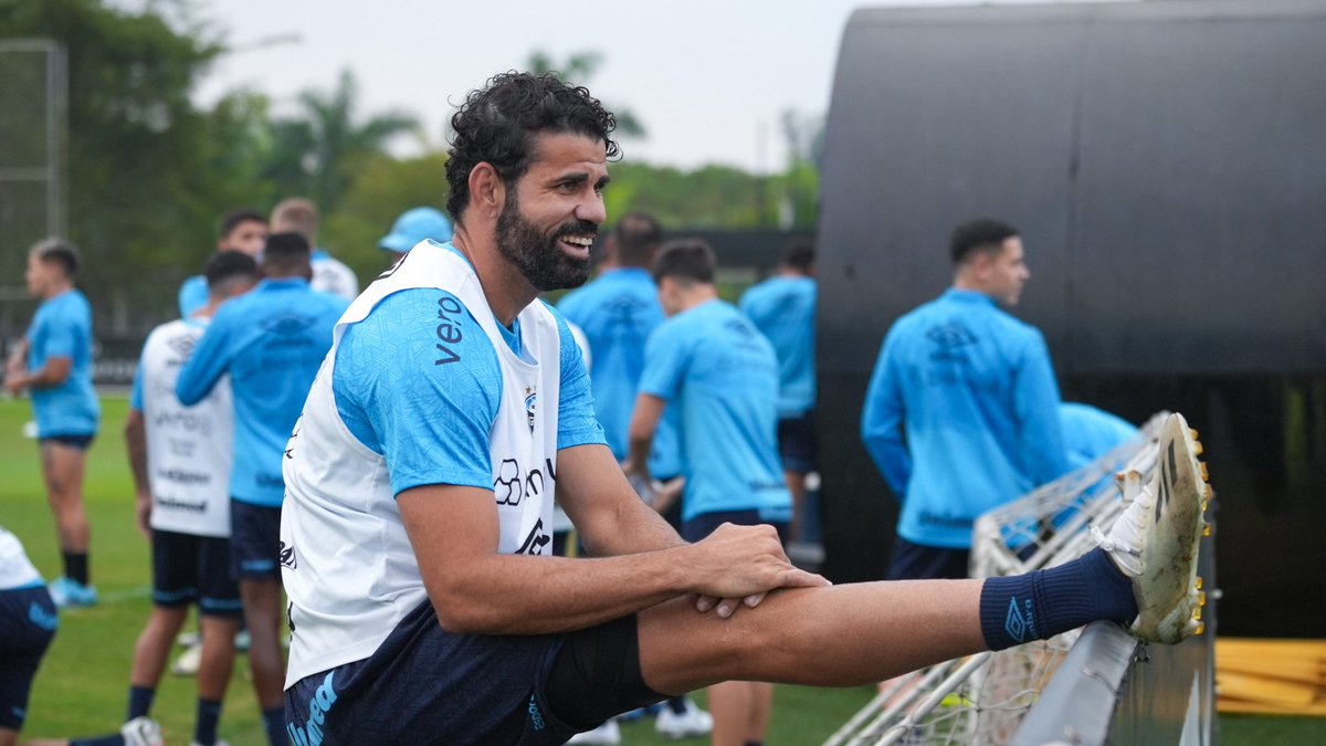 Diego Costa se reapresentou ontem e está treinando normalmente.