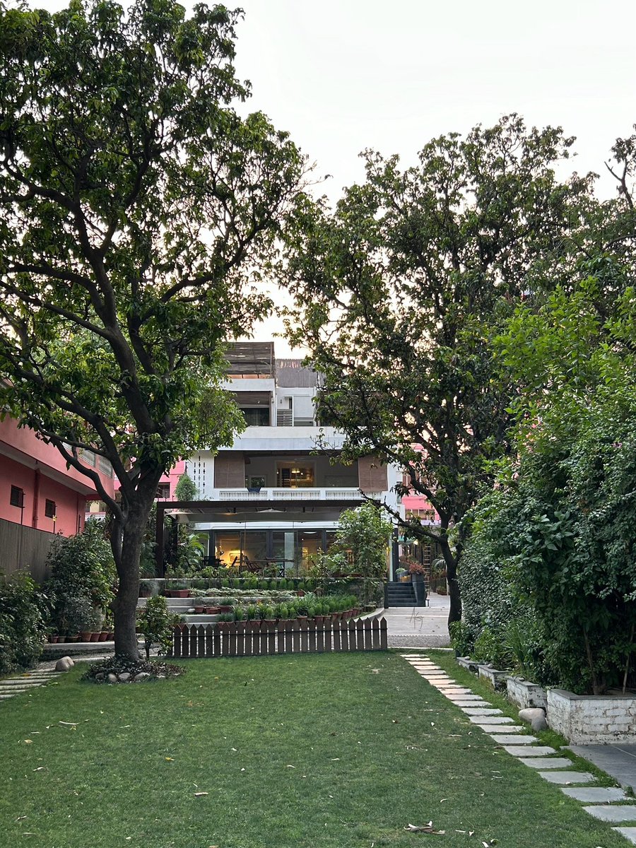 Glad to have found and stayed at yet another beautiful heritage bungalow! 

Amrit Bhawan ♥️

Originally a private bungalow built in 1970s now turned into a heritage hotel with 8 rooms. 

The rooms are named after Rishis like Vashishta, Angirasa etc.,

#Haridwar