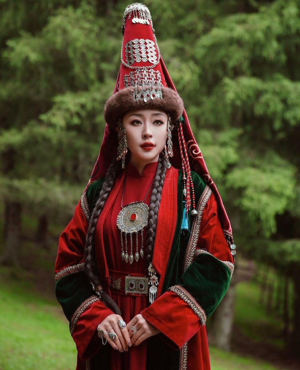 Traditional Kazakh attire 🇰🇿