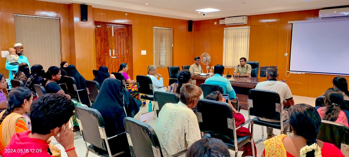 AlbertJohnIPS's tweet photo. Number 100 is synonymous to #Police in Tamil Nadu. For a person in distress, the policeman who comes after the call is God. Follow up sessions with women and old who made distress calls is one big step towards victim centric policing. The system is live &amp; kicking! 
#Tirupathur https://t.co/nvdrtfetoC