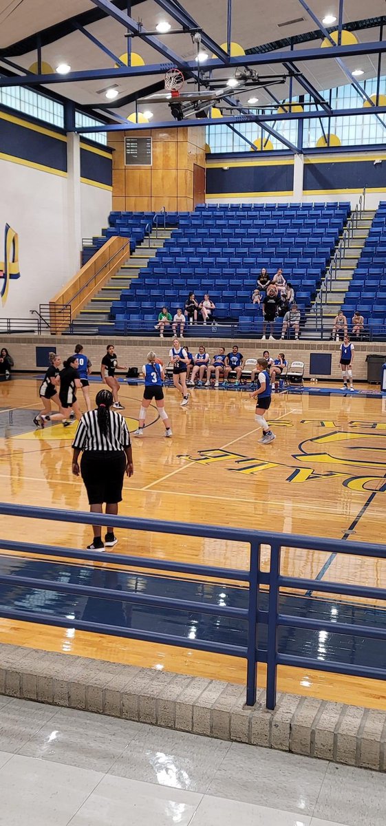 Closed out the Spring League season last night with a win! Nice job ladies! Next, summer workouts. Time to get in the gym and get better 🔥