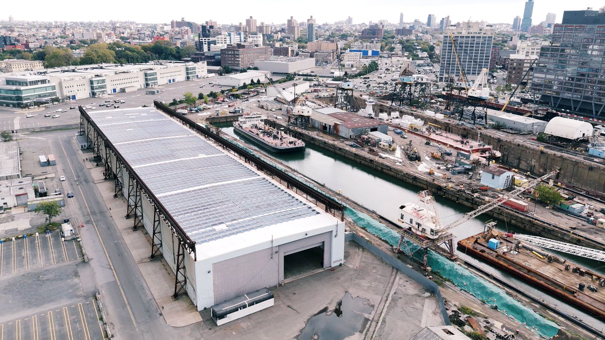 New York's hottest new club is ... the Brooklyn Navy Yard? The Brooklyn Storehouse, a massive 104,000 dance club is opening in the borough on June 7. Story here: bkmag.com/2024/05/21/a-m…