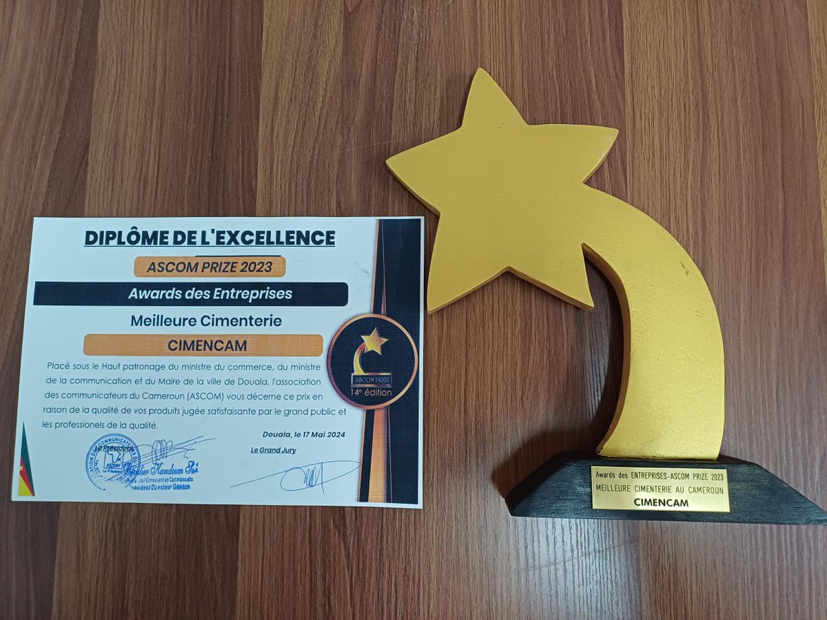 Cimentcameroun's tweet photo. Nous avons eu l'honneur d'être convié à la 1️⃣4️⃣ème édition des awards "ASCOM Prize", au cours de laquelle Cimencam a reçu le 🏆prix de "Meilleure Cimenterie" pour l'année 2023.
Merci à tous nos clients et partenaires qui continuent à nous faire confiance.
#CIMENCAM  #RemiseDePrix https://t.co/KCFyBhycQf
