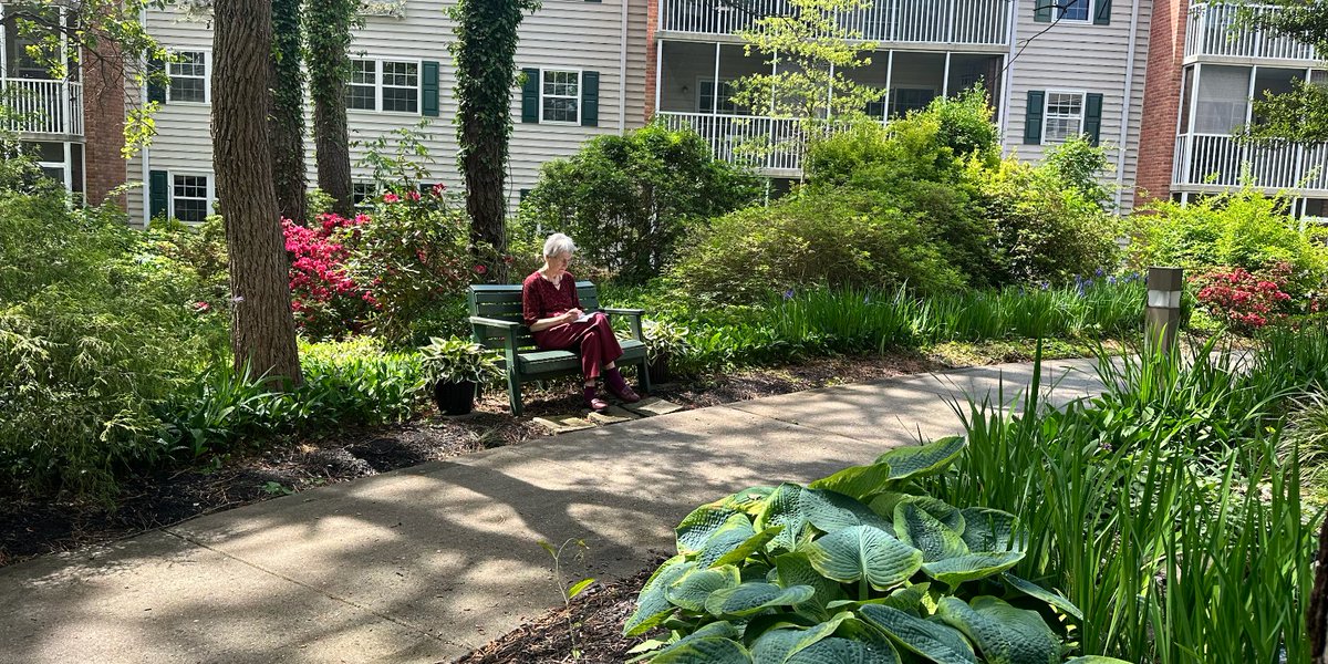 Enjoying the sunshine and fresh air in our courtyard today! There's nothing better than soaking up the beauty of the outdoors on a gorgeous day like this. #seniorliving #seniorlivingnj