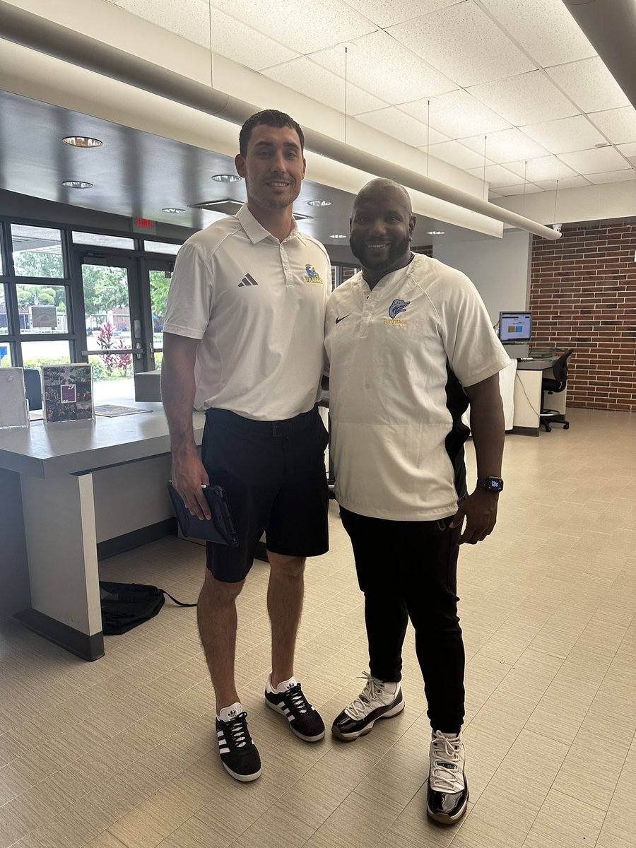 Great to have @CoachGoldrich of University of Delaware stop by @LymanFootball24 to talk about some Football players. ☝🏿 #FinishWhatYouStarted @FlaHSFootball @PrepRedzoneFL @Delaware_FB @Recruit_Lyman @Lyman_Athletics @LymanHighSchool
