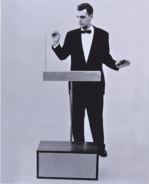 ProfesorJonk's tweet photo. "Nunca me preocupó que los sintetizadores sustituyeran a los músicos. En primer lugar, hay que ser músico para hacer música con un sintetizador".
Robert Moog.
Su influencia en el mundo de la música es inabarcable.
Inventó el primer sintetizador.
#Efemeride #RobertMoog #musica https://t.co/ka8N3ZQ3fl