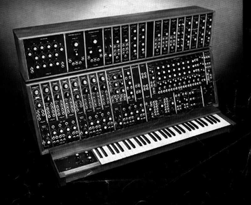 ProfesorJonk's tweet photo. "Nunca me preocupó que los sintetizadores sustituyeran a los músicos. En primer lugar, hay que ser músico para hacer música con un sintetizador".
Robert Moog.
Su influencia en el mundo de la música es inabarcable.
Inventó el primer sintetizador.
#Efemeride #RobertMoog #musica https://t.co/ka8N3ZQ3fl