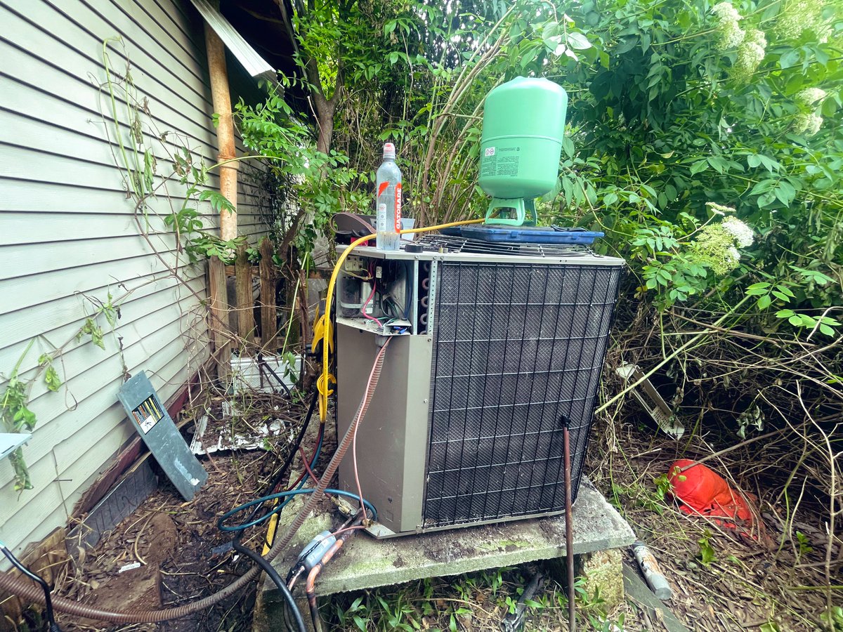 🎶 in the jungle the mighty jungle the HVAC tech works today 🎶 

Not happy about this bull shit. Thank god we don’t do residential often. C’mon #Crypto take me away, far far away!

#HVACTech #InTheJungle #XRPCommunity #XRPArmy #XRPHolders #HVAC #AirConditioning