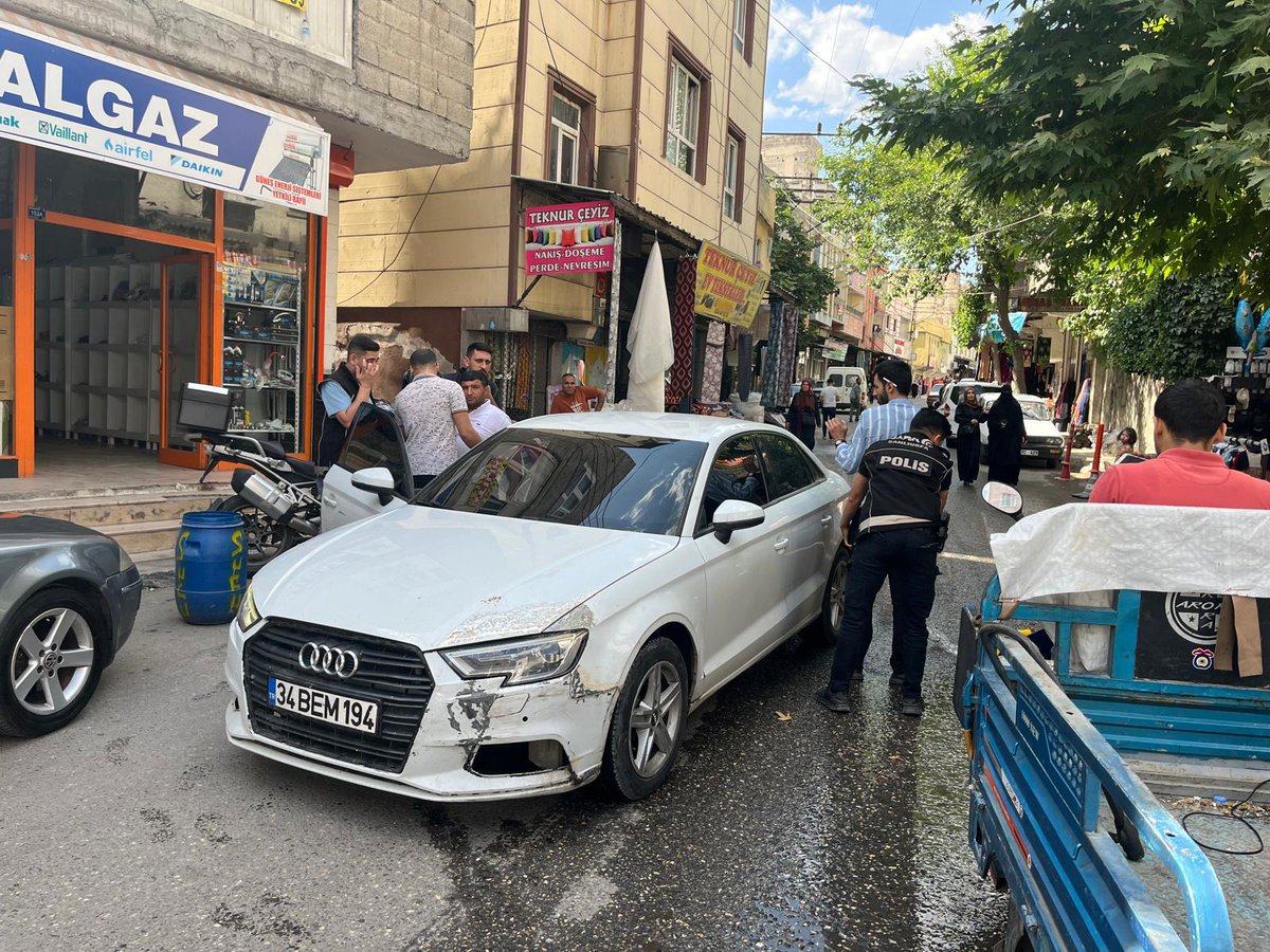 📍Süleymaniye Maydanı 📍Demirizzet Caddesi İl Emniyet Müdürlüğümüz Narkotik birimlerimizce yapılan Narkotik Alan Denetimlerimiz aralıksız devam etmektedir. Uyuşturucu ile Mücadelemizde Sonuna Kadar Kararlıyız 💪🏻 #uyuma #narko #sanliurfa