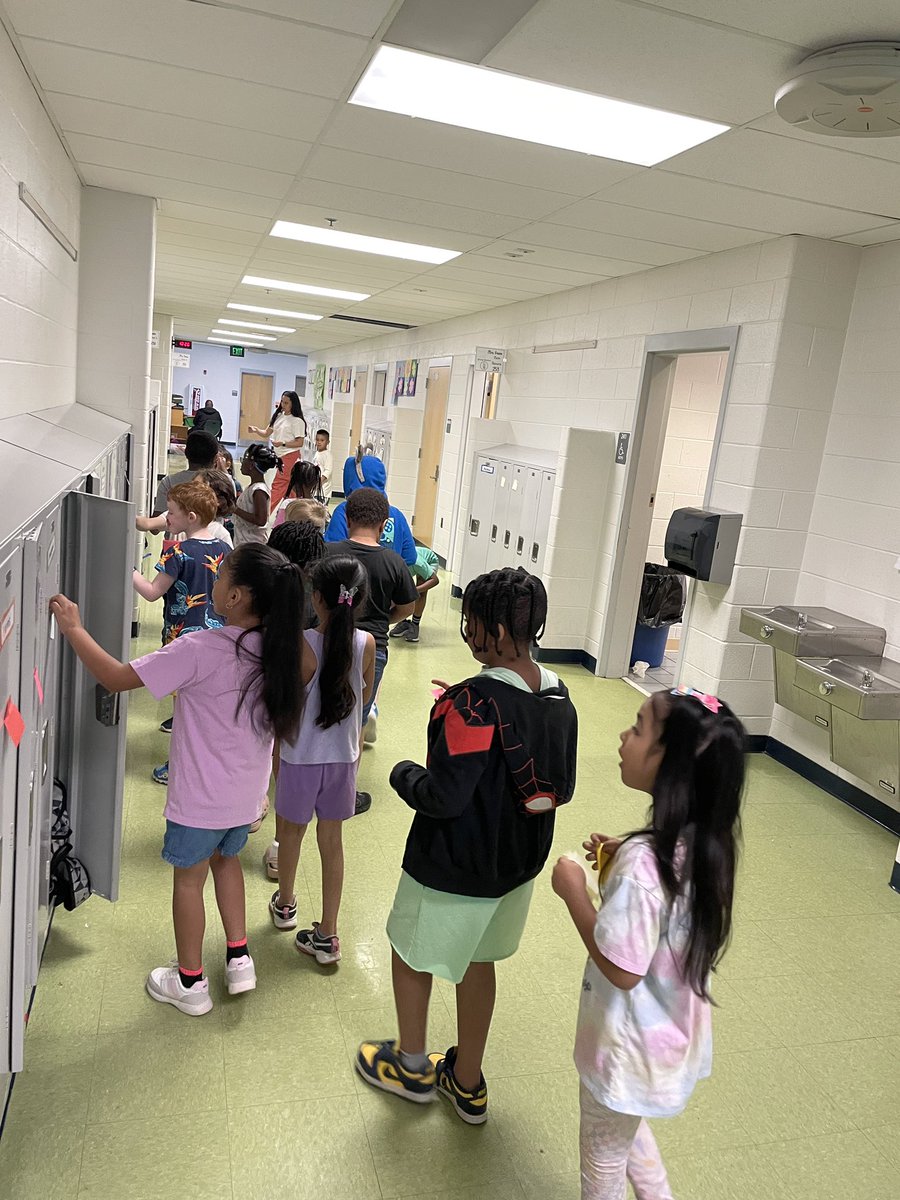 It’s K day in our ABC countdown! K is for kindness! We’re spreading the love around our school building today 🤍 <a href="/VincentFarmBCPS/">VincentFarmBCPS</a>